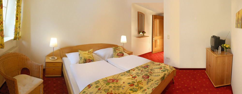 Landgasthof Und Hotel Weisser Lowe Eckental Buitenkant foto