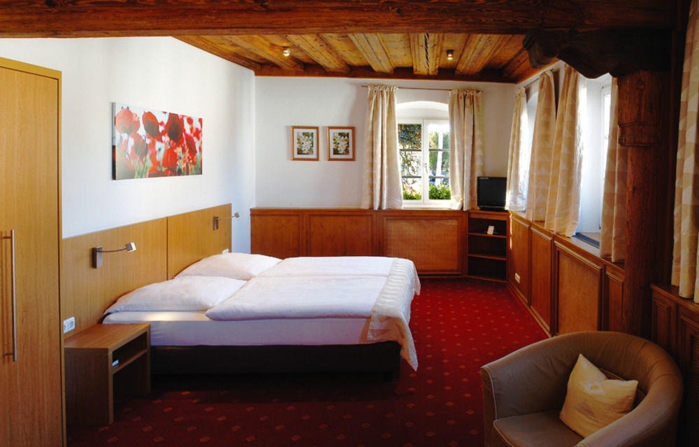 Landgasthof Und Hotel Weisser Lowe Eckental Buitenkant foto