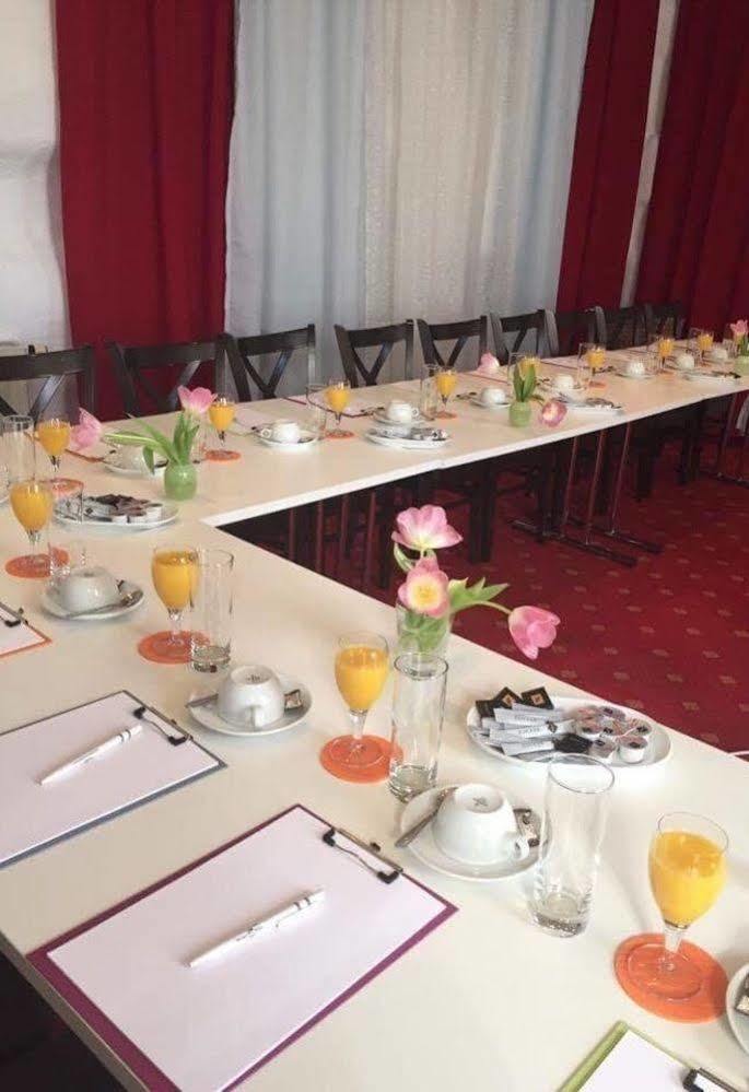 Landgasthof Und Hotel Weisser Lowe Eckental Buitenkant foto